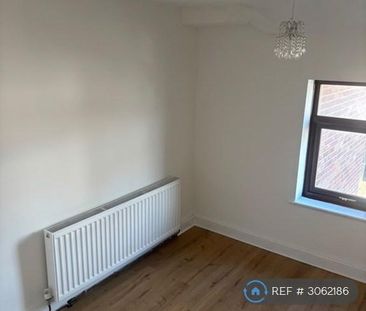 3 bedroom end of terrace house to rent - Photo 1