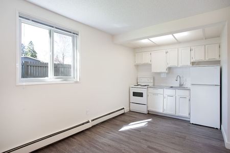 364 99 Ave. SE, Calgary - Photo 2