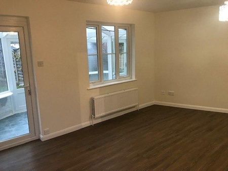 2 bedroom semi-detached house to rent - Photo 2