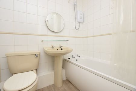 44, Oakdene Drive, Leeds, West Yorkshire, LS17 8XW - Photo 5