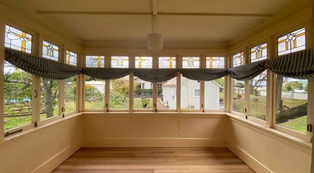 Spacious Character Villa - Short Walk to Town - Photo 1