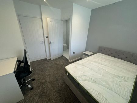 5 Bed Semi-Detached House, Sheriff Avenue, CV4 - Photo 2