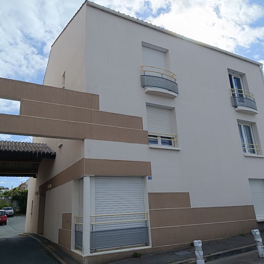 Location Appartement 1 pièce 26m² LA ROCHE SUR YON 85000 - Photo 1