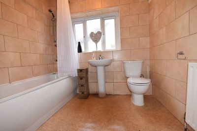 10 bedroom House in Otley Road, Leeds - Photo 2