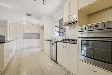 83 Lee Point Road, - Photo 4