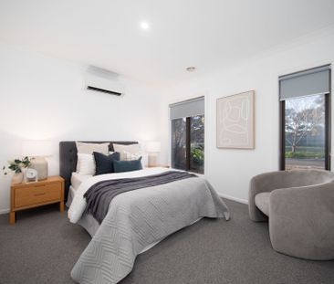 Modern chic, bright and spacious home in quiet convenient location - Photo 4