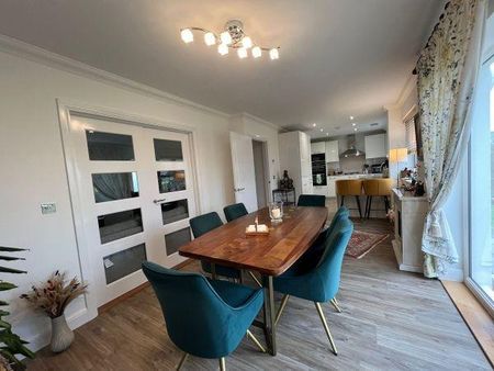 4 bedroom detached house to rent - Photo 4