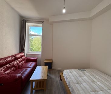 Room in a Shared Flat, Kingarth Street, G42 - Photo 1