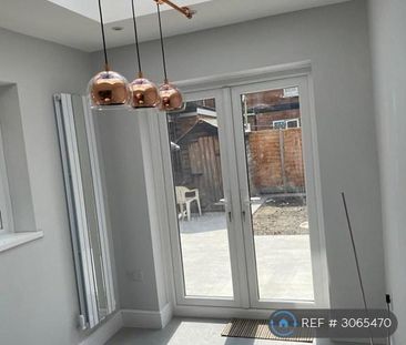 4 bedroom terraced house to rent - Photo 2