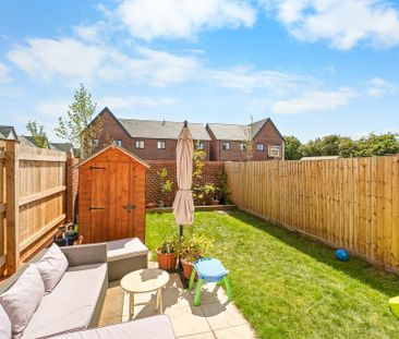 3 bedroom end of terrace house to rent - Photo 2