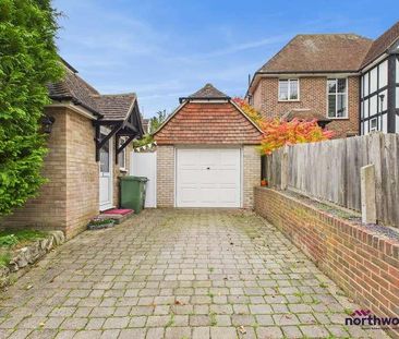 South Lynn Drive, Upperton, Eastbourne, BN21 - Photo 5