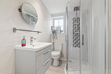 4 bedroom semi-detached house to rent - Photo 5