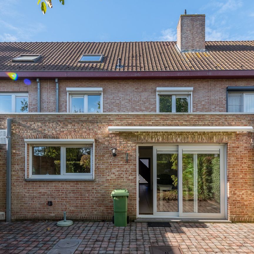 Instapklare gezinswoning met garage, 3 slpks, tuin en nabij de Bourgoyen - Foto 1