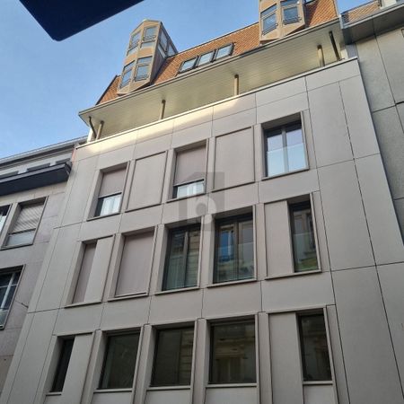 VUE IMPRENABLE EN PLEIN CENTRE - Photo 2