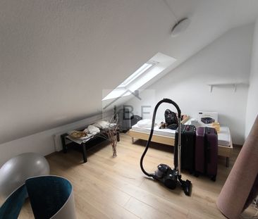 Lichtdurchflutete Dachgeschosswohnung mit 5 Zimmern in ruhiger wald... - Photo 1