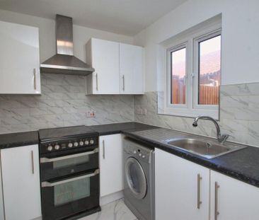 3 bedroom end of terrace house to rent - Photo 4