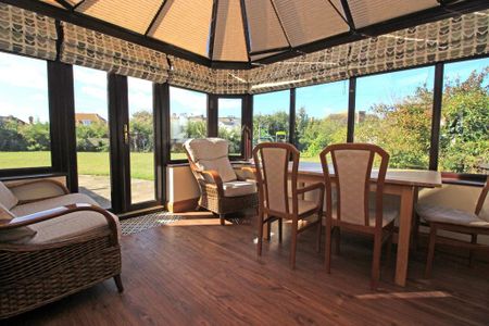 6 bedroom detached house to rent - Photo 5