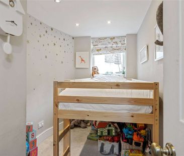 A two bedroom garden flat located in the heart of Barnsbury, Islington - Photo 6