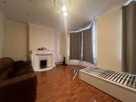 2 bedroom flat to rent - Photo 3
