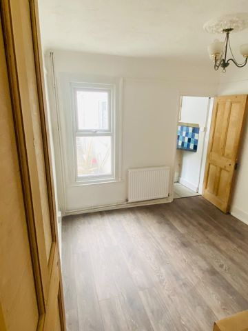2 Bed Terraced House, Blenheim Gardens, RG1 - Photo 4