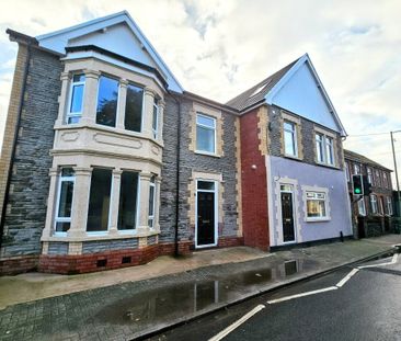 Main Road - Photo 1
