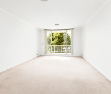 Sophisticated and Stylish One Bedroom Apartment with Parking - Photo 2