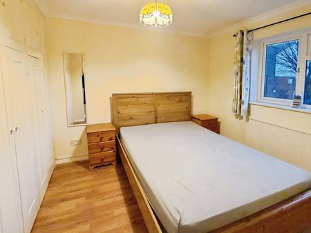 St. Pauls Close, London, W5 3JX - Photo 3