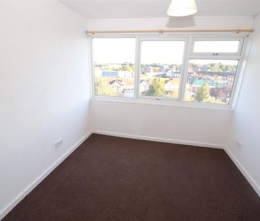 3 bedroom Flat to let - Photo 4