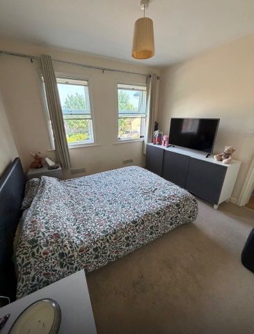 2 Bed Flat, Whitehall Croft, LS12 - Photo 2