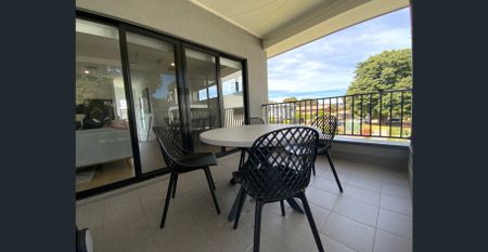 Low Maintenance, Easy Care, Contemporary Style - Photo 4