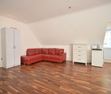 House Share to rent - Park Farm Road, Bickley, BR1 - Photo 1
