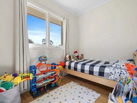 Charming Home with Flexible Living & Bayside Convenience - Photo 4