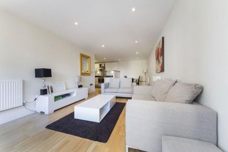 3 bedroom flat to rent - Photo 4