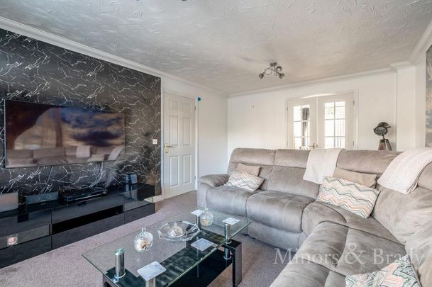 4 bedroom detached house to rent - Photo 1