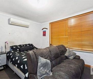 Large Four Bedroom Family Home. - Photo 1
