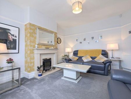 4 bedroom semi-detached house to rent - Photo 5