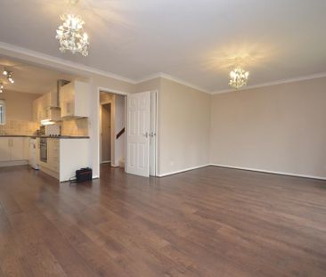 3 bedroom semi-detached house to rent - Photo 2