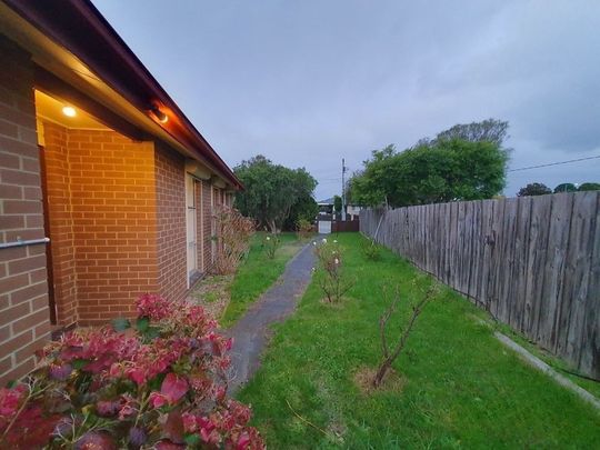 Perfect Family Home in the Heart of Cranbourne! - Photo 1