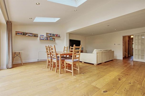 4 bedroom detached house to rent - Photo 1