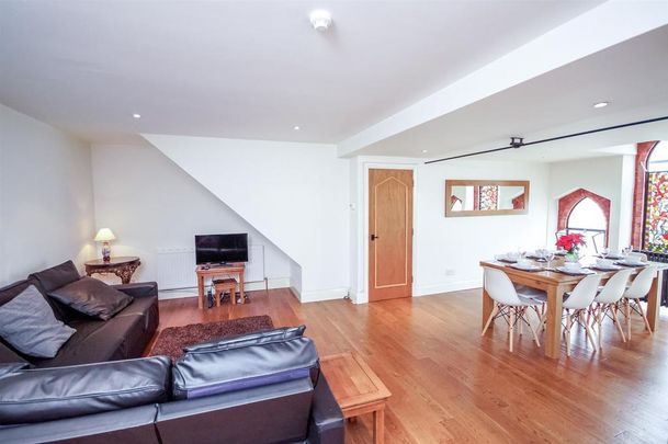 3 bedroom flat to rent - Photo 1