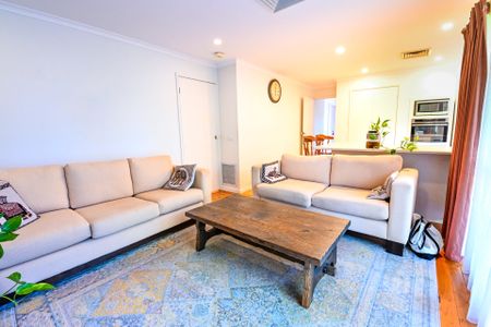 12 Lomond Drive, Glen Waverley - Photo 2