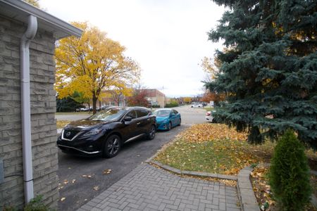 For Lease - 5125 Salishan Circle, Mississauga, Ontario - Photo 4