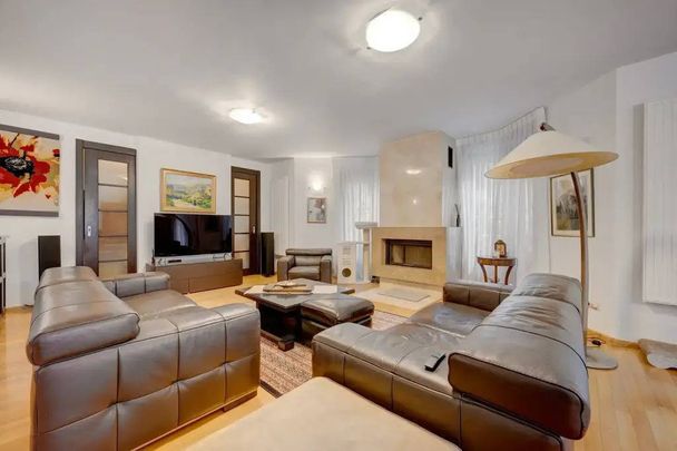 Vila de Lux perfecta pentru o familie / sediu de firma in... - Fotografie 1