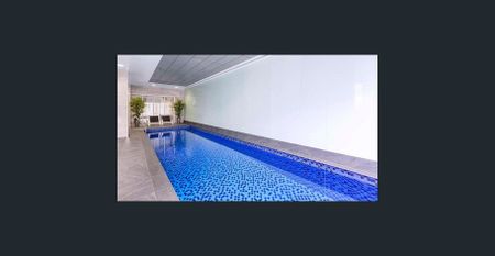 Fully Furnished Top-Floor Apartment with Indoor Pool - Photo 4