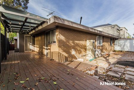 10 Kalonga Road, BALWYN NORTH - Photo 4