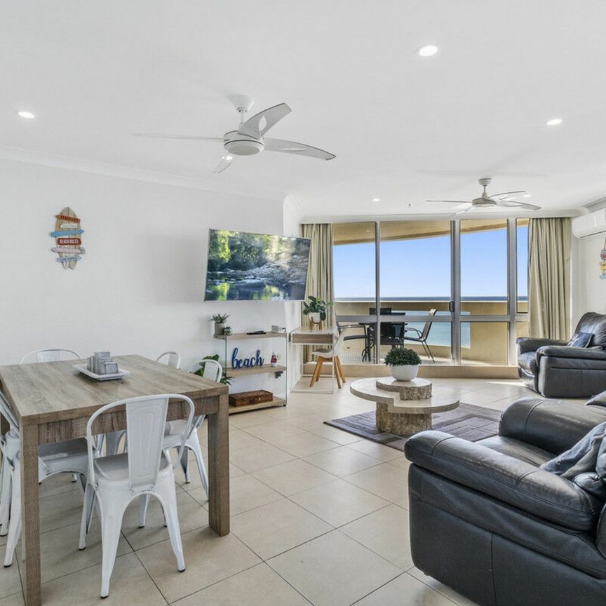 FULLY FURNISHED THREE BEDROOM BEACHFRONT APARTMENT - Photo 1