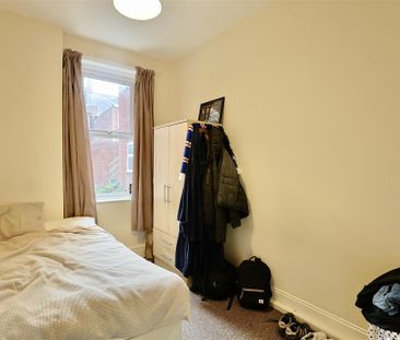 2 bedroom Student Flat to rent in Warwick Street, Heaton, Newcastle... - Photo 4