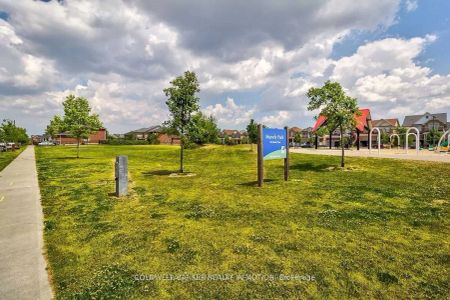 Condo Townhouse For Lease | W9256185 - Photo 4