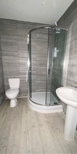 £775 PCM, One Bedroom Second Floor Flat in High Street, Barry, Vale of Glamorgan, CF62 7DT - Photo 3