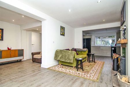 2 bedroom semi-detached house to rent - Photo 5